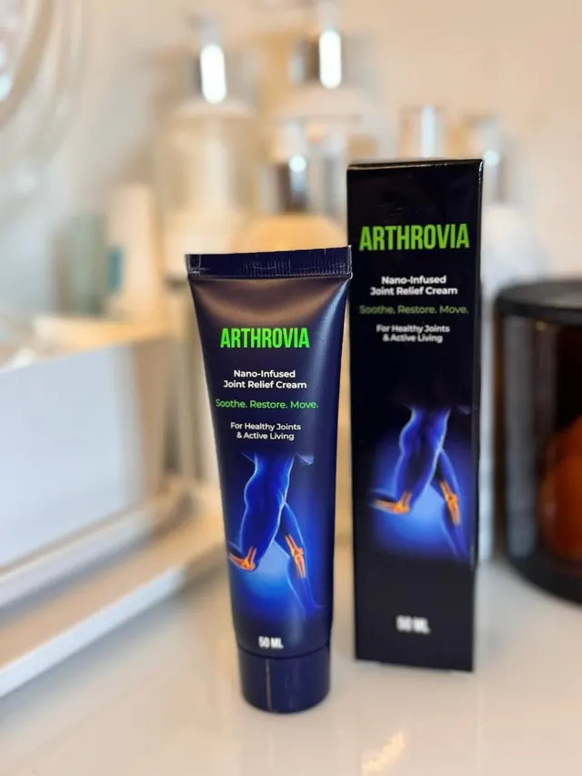Arthrovia — crema per articolazioni, tubo e astuccio da 50 ml fotografati dal vivo