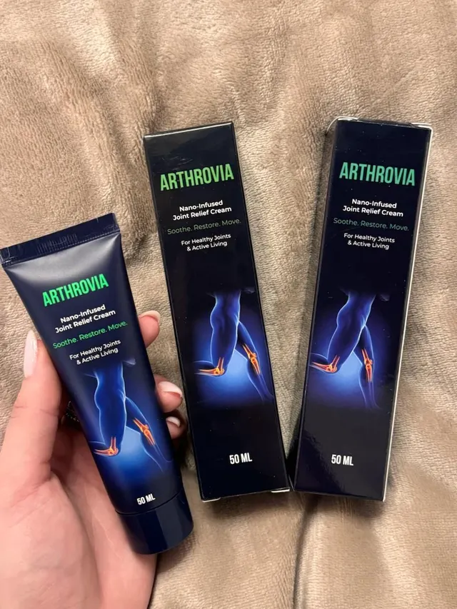 Arthrovia — crema per articolazioni, tubo e astuccio da 50 ml fotografati dal vivo
